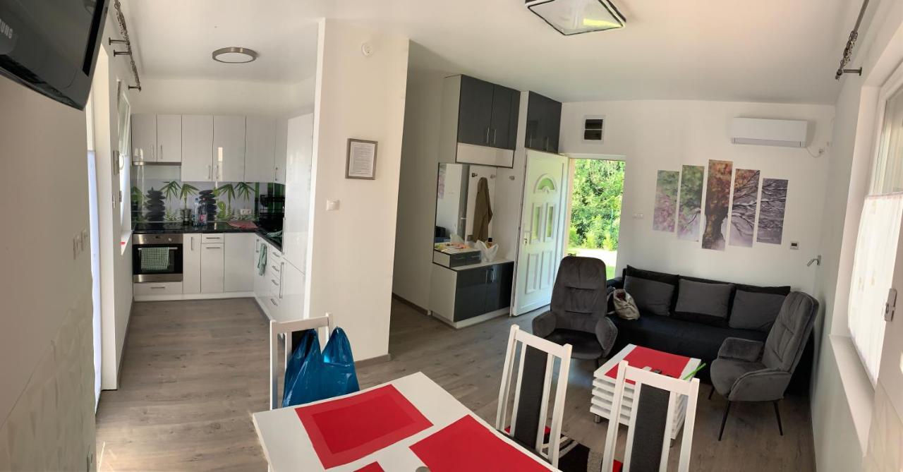 Appartement House Carlo Ponty à Tass Extérieur photo