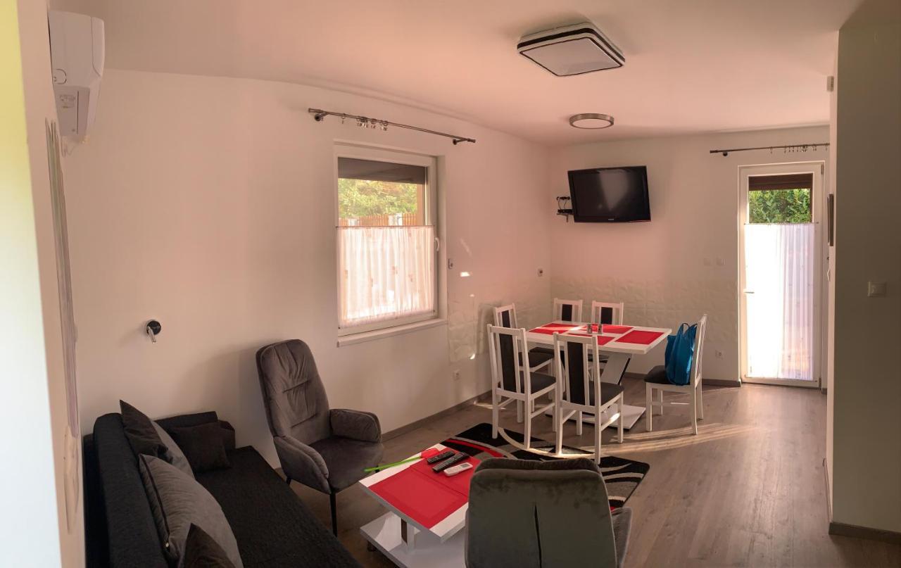 Appartement House Carlo Ponty à Tass Extérieur photo
